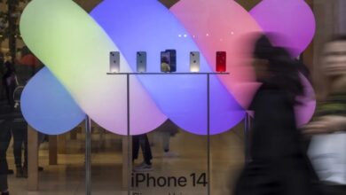 Fourth quarter yearly mobile phone shipments reach record high
