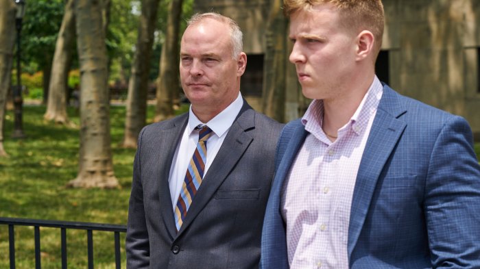 Yahoo charged with complicity in chinese torture case