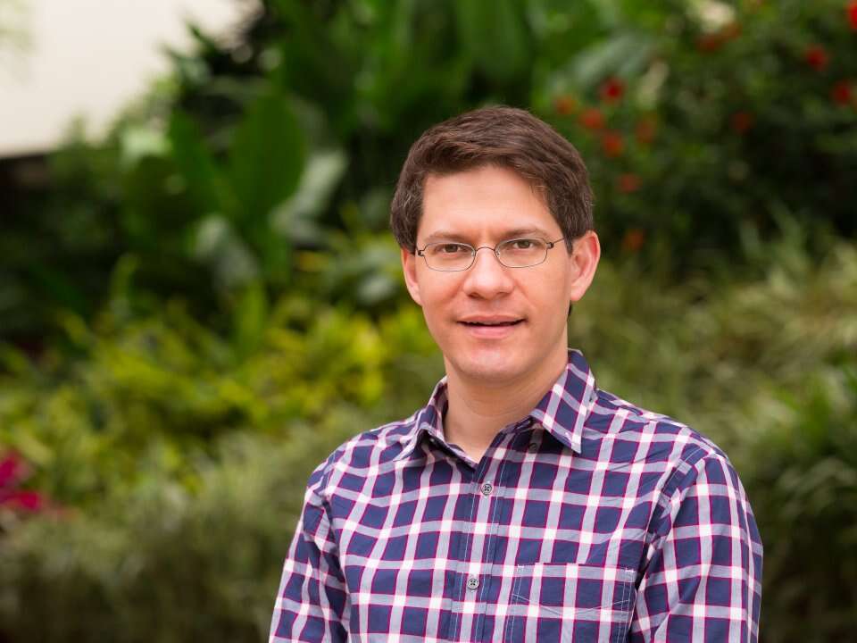 Microsoft targets hobbyist programmers
