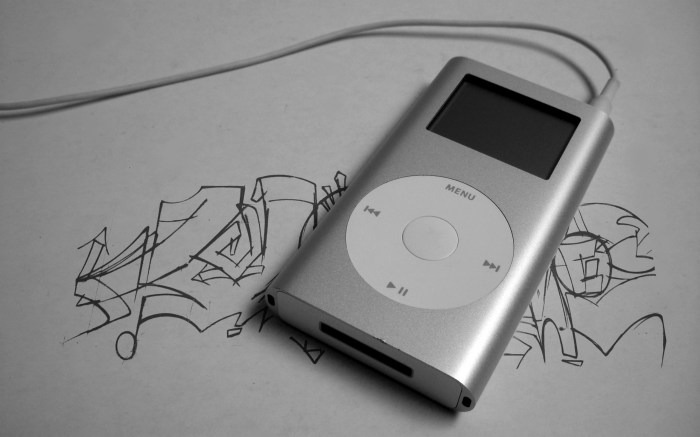 Creative throws a stone at ipod